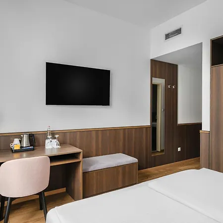 12 Revay Szálloda 3*
