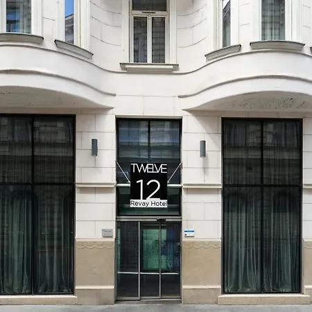 12 Revay Szálloda 3*