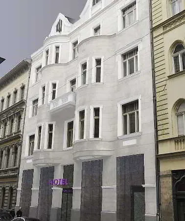 Szálloda 12 Revay 3*