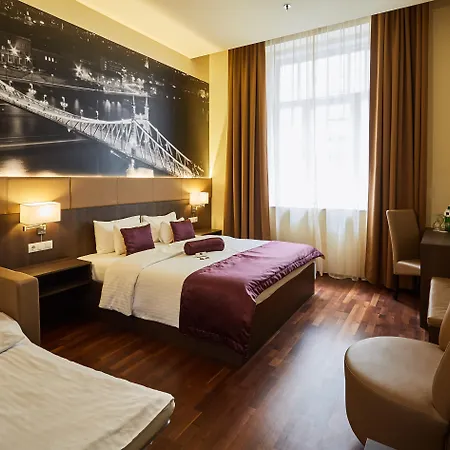 Hotel 12 Revay 3*