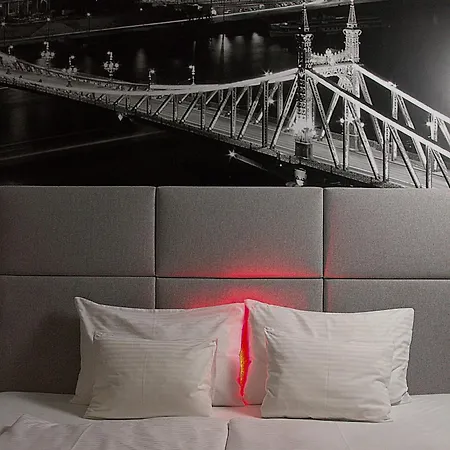 Hotel 12 Revay