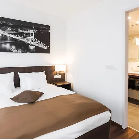 Hotel 12 Revay 3*