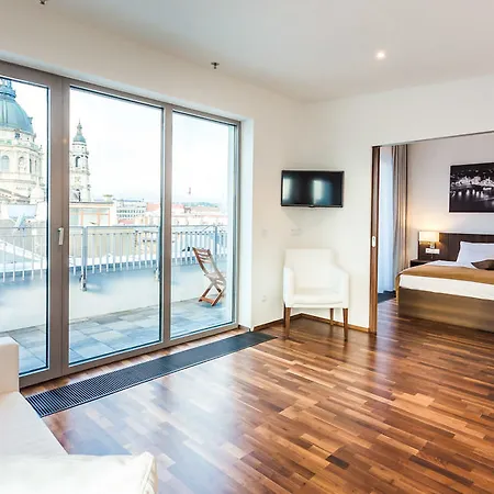 12 Revay Hotel 3*