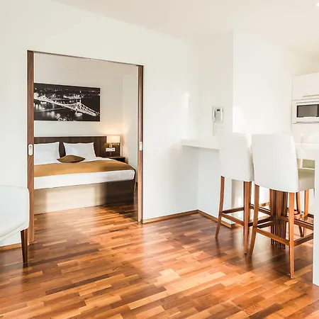 Hotel 12 Revay