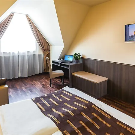 12 Revay Hotel