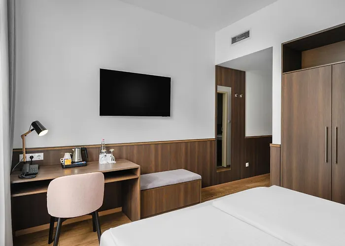 12 Revay Отель 3*