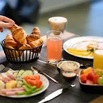 12 Revay Hotel 3*
