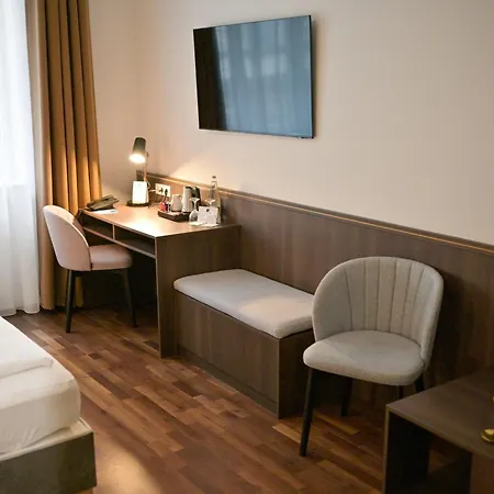 Hotel 12 Revay