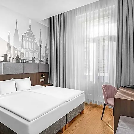 Hotel 12 Revay