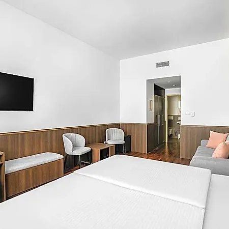 Hotel 12 Revay