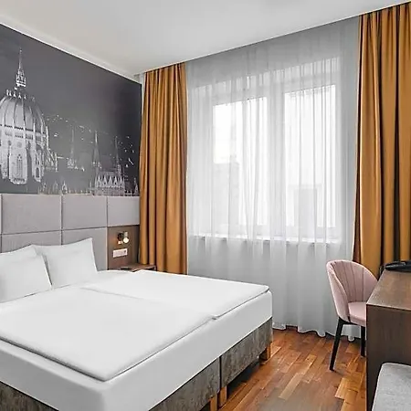 12 Revay Hotel