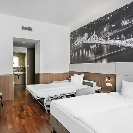 12 Revay Hotel