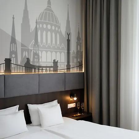 12 Revay Hotel