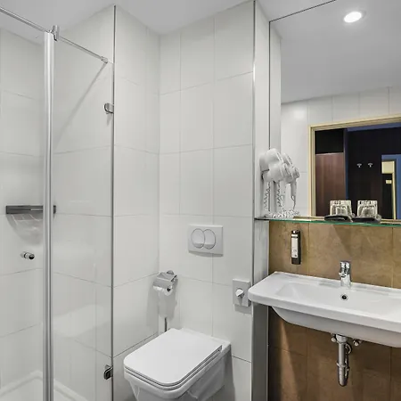 12 Revay Hotel 3*