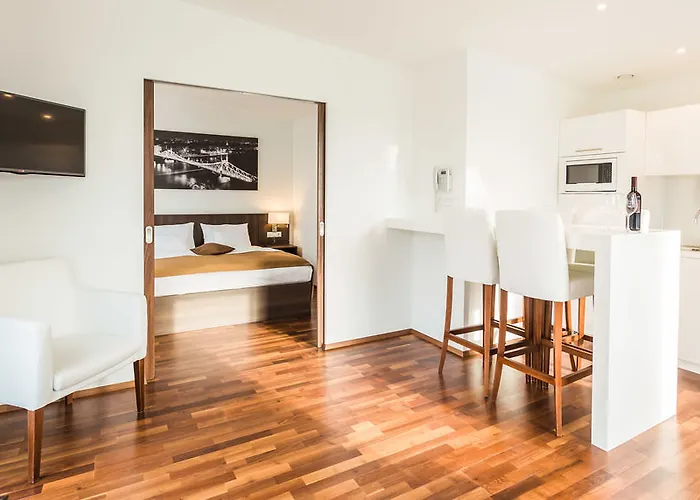 Hotel 12 Revay