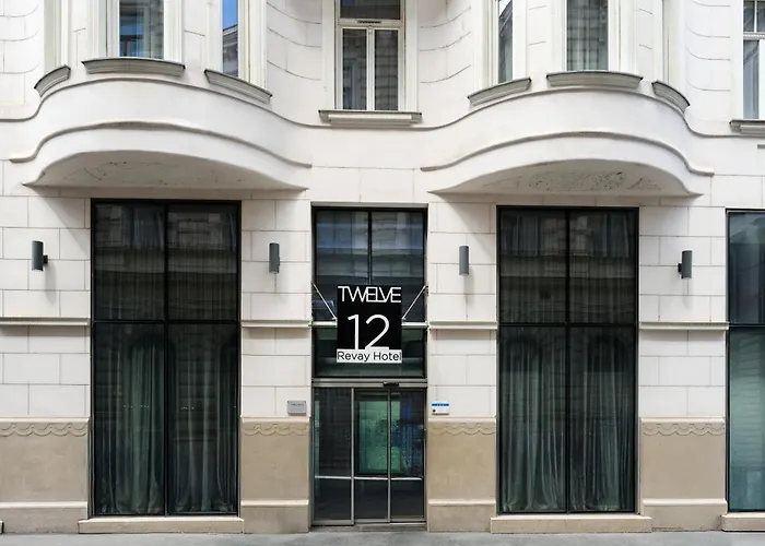 12 Revay Hotel 3*